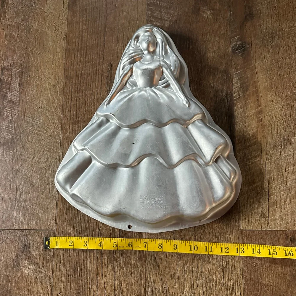 Wilton Silver Barbie 1995 special edition Doll Dress Cake Pan